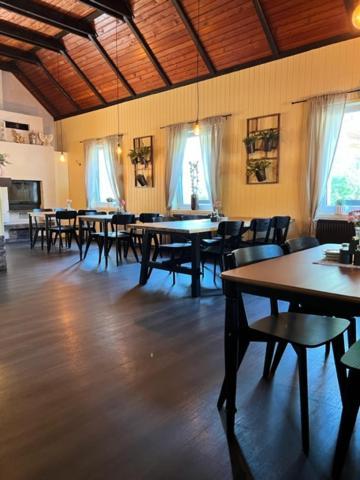 Penzion & Restaurace U Vily Sezimovo Usti Ngoại thất bức ảnh