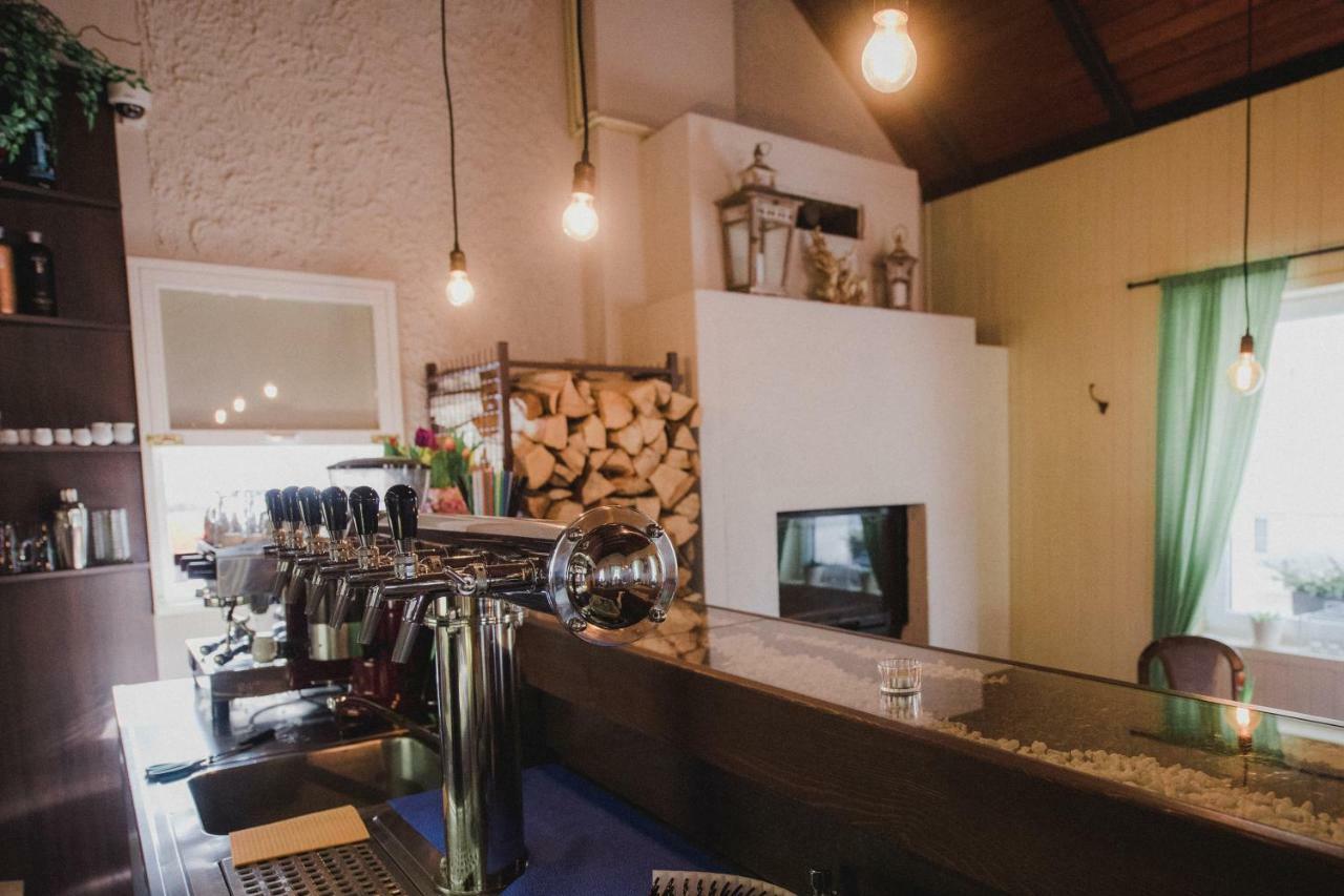 Penzion & Restaurace U Vily Sezimovo Usti Ngoại thất bức ảnh